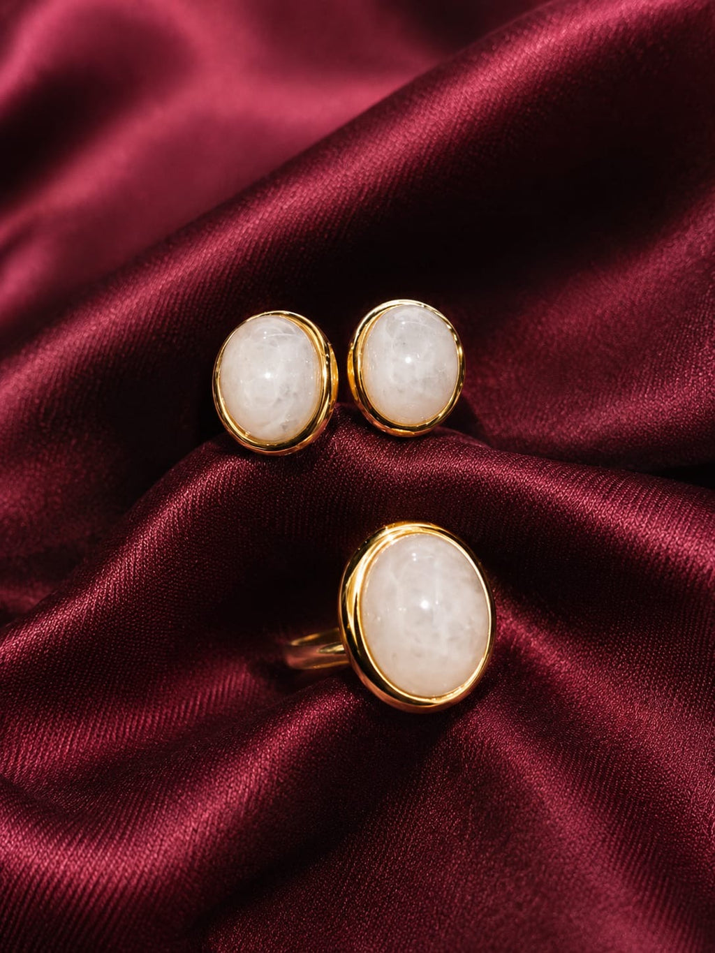 SET DE ARETES Y ANILLO PIEDRA BLANCA